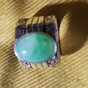Chic Silver Ring with Green Gemstone. Vintage Tick Band Ring Size9